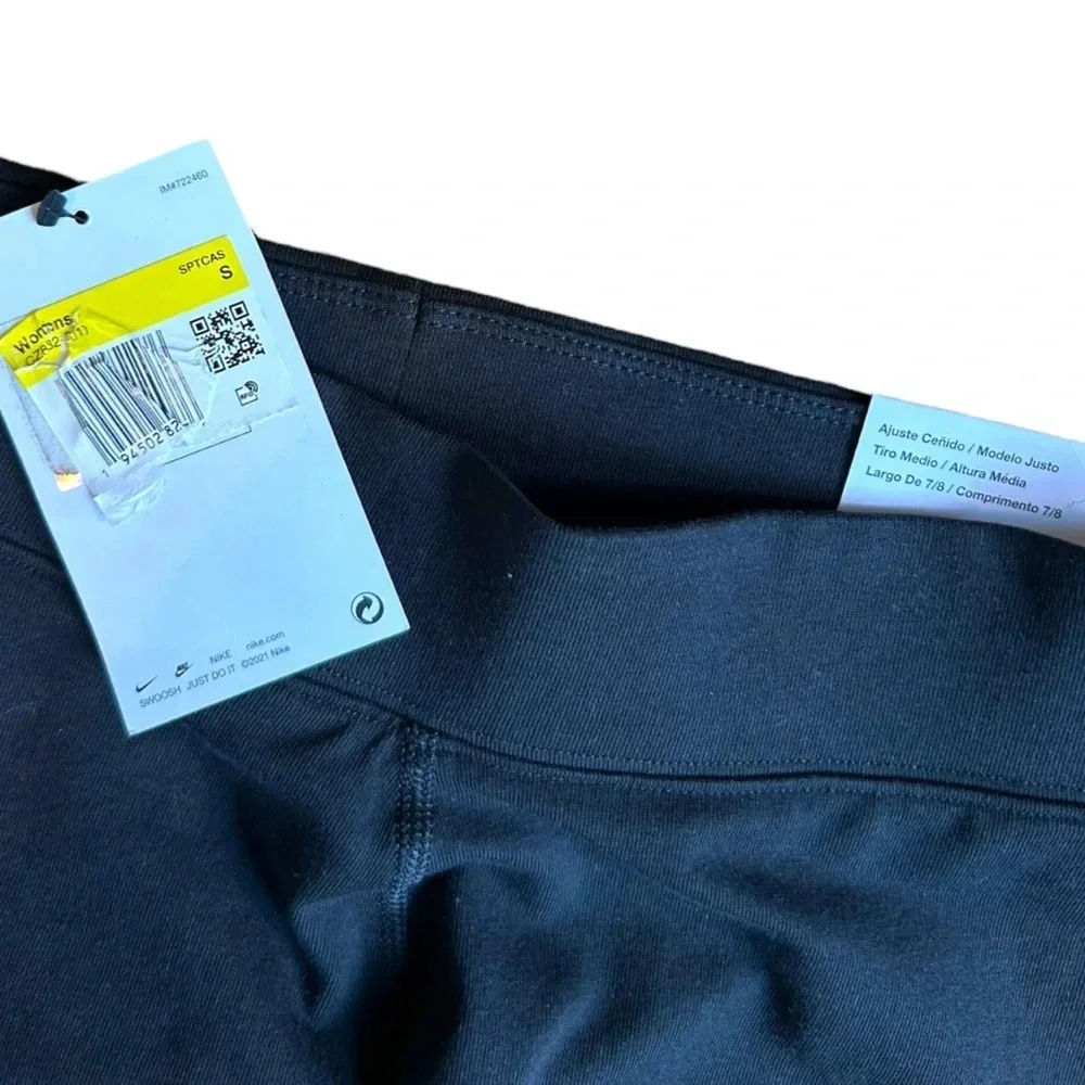 NIKE Tight Fit Mid Rise 7/8‎ Length Black Leggings Size S Women’s NWT